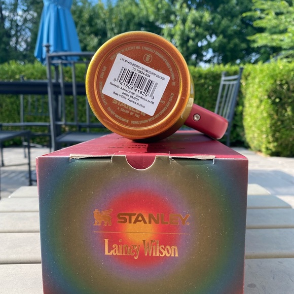 Limited ed LAINEY. WILSON COUNTRY GOLD 40 oz tumbler NWT. Only stored - Picture 8 of 14